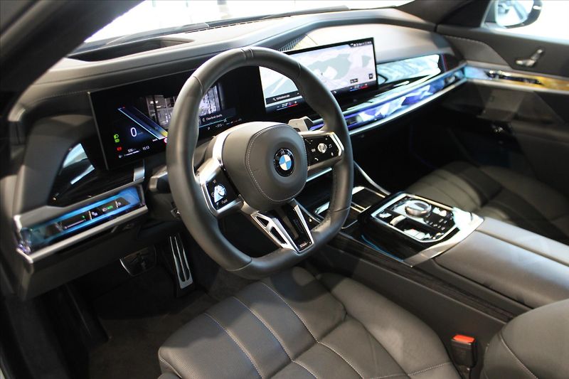 BMW Řada 7 740d xDrive M Sport Pro ExLoun - fotka 14 z 34