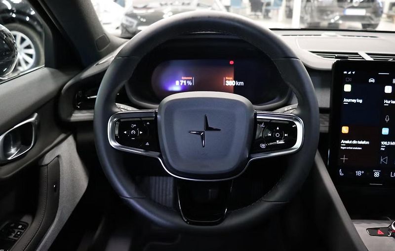 Polestar 2 LR SoH 100% 360kam BLIS LED - fotka 12 z 20