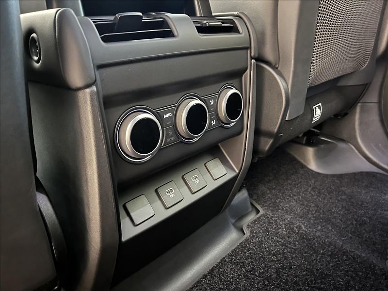 Land Rover Defender 3,0 110 D300 X-DYN HSE / SATIN - fotka 23 z 26