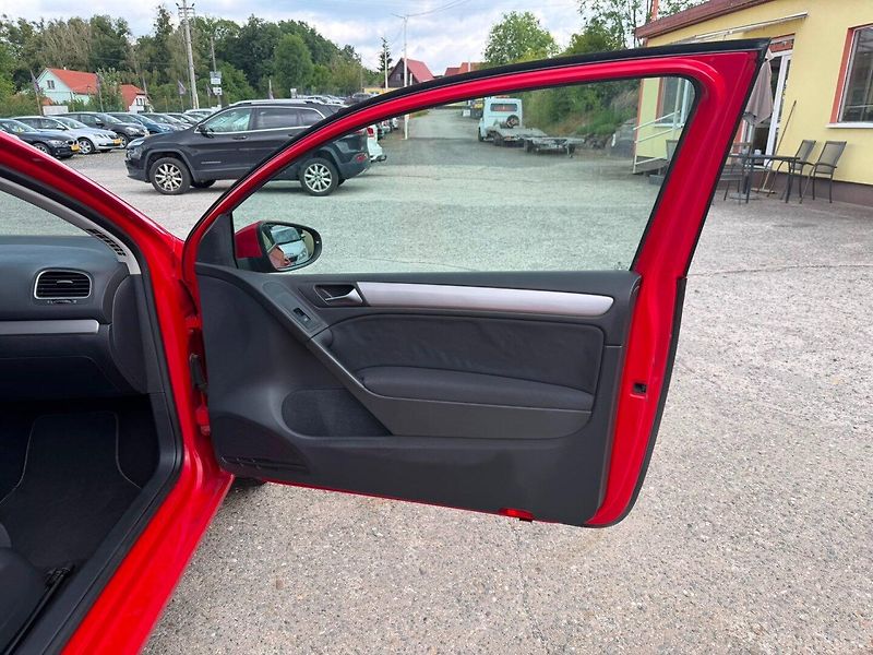 Volkswagen Golf 1.2TSi Klima/1MAJ/BezKoroze - fotka 16 z 21