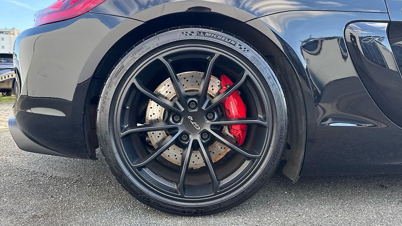 Porsche Cayman GT4 - fotka 11 z 30