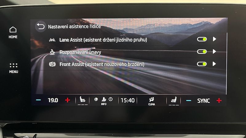 Škoda Octavia 2.0 TDI DSG Style Combi - fotka 23 z 26