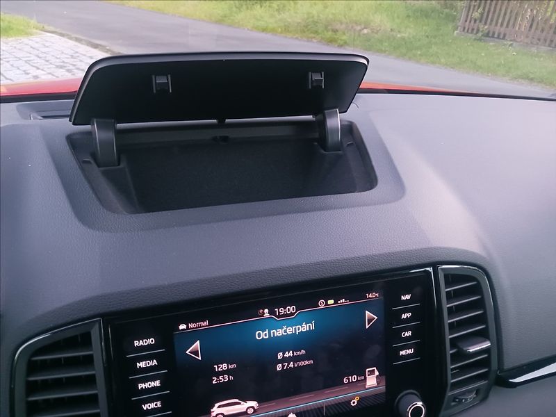 Škoda Karoq 2,0 TSI140kW DSG 4x4 SPORTLINE - fotka 39 z 39
