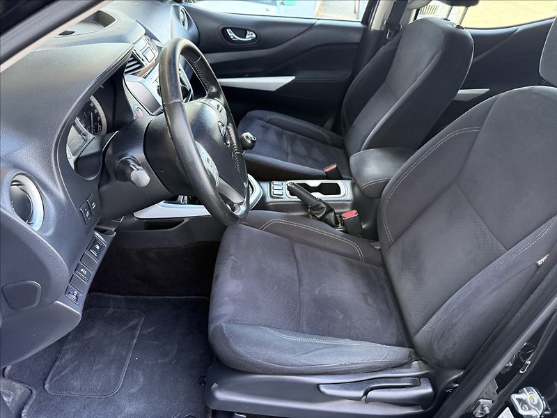 Nissan Navara 2,3 dCi Hardtop,manuál,Top sta - fotka 11 z 30