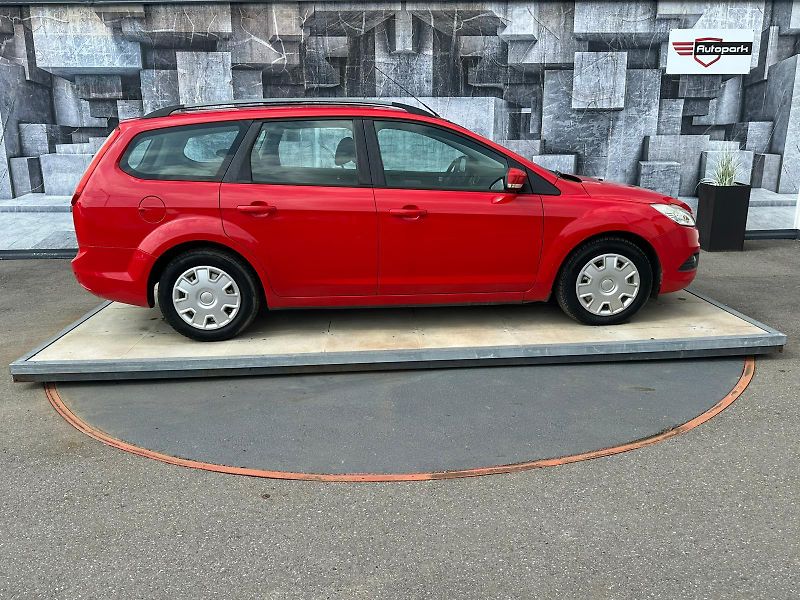 Ford Focus (2010) 1.6TDCi, 66KW, VYHŘ. SEDADLA - fotka 5 z 22