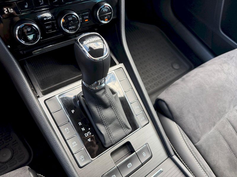 Škoda Superb (2022) 2.0 TSI 140kW Style Extra - fotka 28 z 35