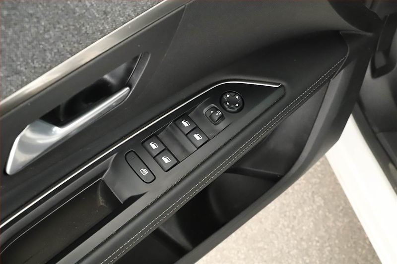 Peugeot 5008 (2019) PureTech 130 - fotka 15 z 15
