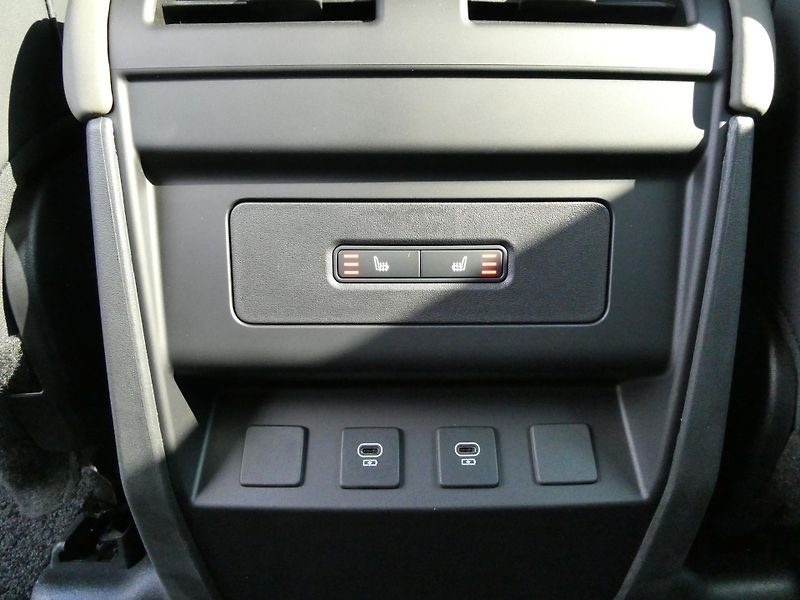 Land Rover Defender (2026) 110 3,0 X-Dynamic SE D200 - fotka 17 z 37