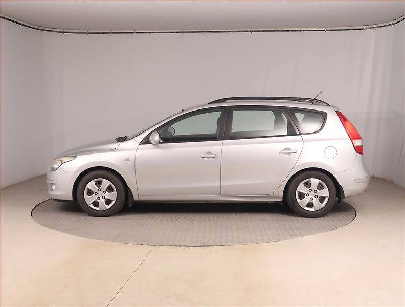 Hyundai i30 (2010) 1.6 CRDi, Serv.kniha, po STK - fotka 3 z 14