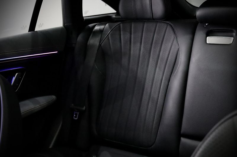 Mercedes-Benz EQS 450 4Matic AMG Line - fotka 20 z 36