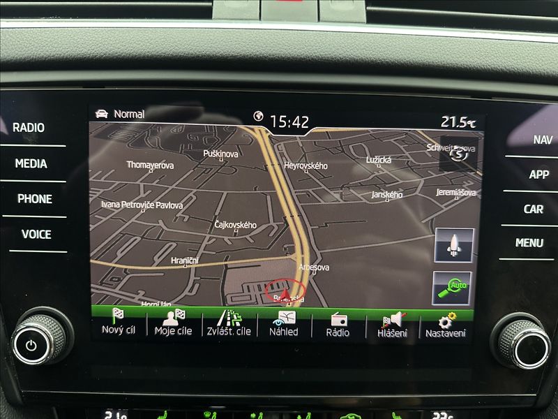 Škoda Octavia 2,0 135kW RS CHALLENGE 1MAJ ČR - fotka 22 z 43