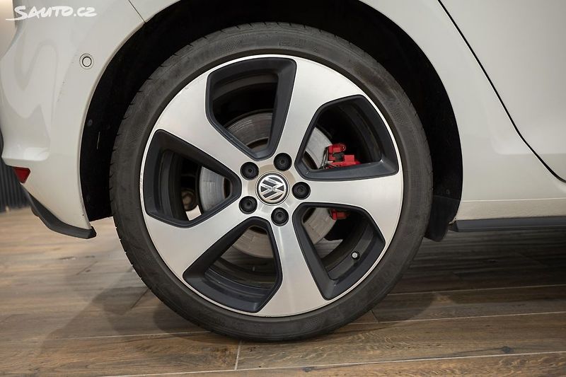 Volkswagen Golf GTI Performance 2.0 169 kW - fotka 29 z 31