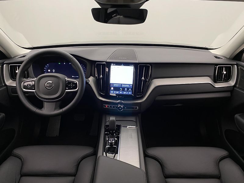 Volvo XC60 B5 AWD DARK PLUS REZERVACE - fotka 2 z 57