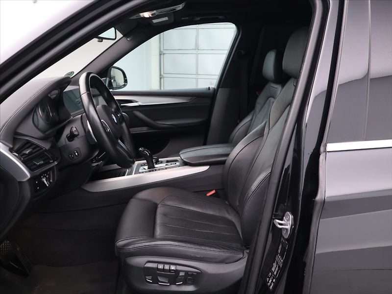 BMW X5 3,0 40d 230kW xDrive M-Paket C - fotka 11 z 32