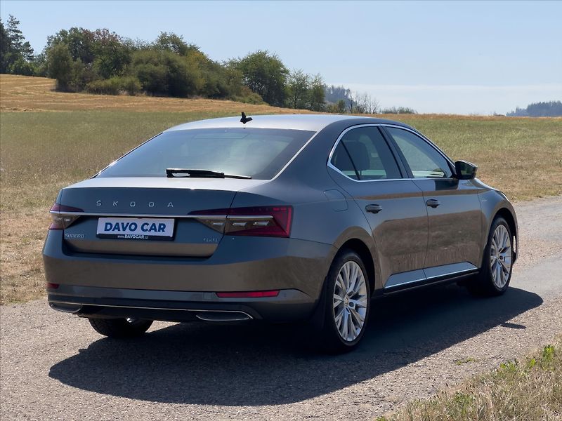 Škoda Superb 2,0 TDI 147kW DSG 4x4 L&K DPH - fotka 7 z 40