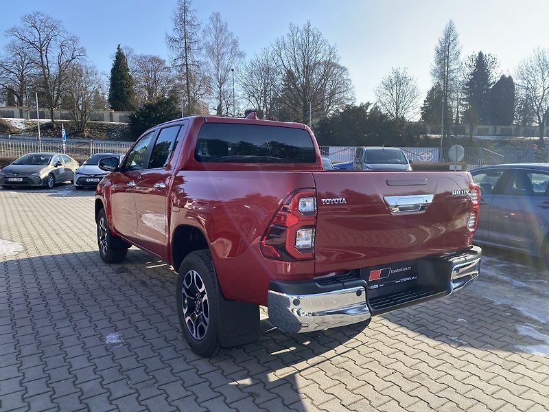 Toyota Hilux 2,8 Diesel 6AT Executive - fotka 6 z 24