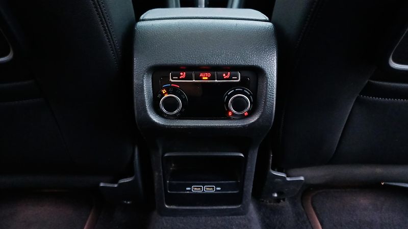 Volkswagen Sharan 130kW 7míst PANO WEBASTO 1.ČR - fotka 10 z 21