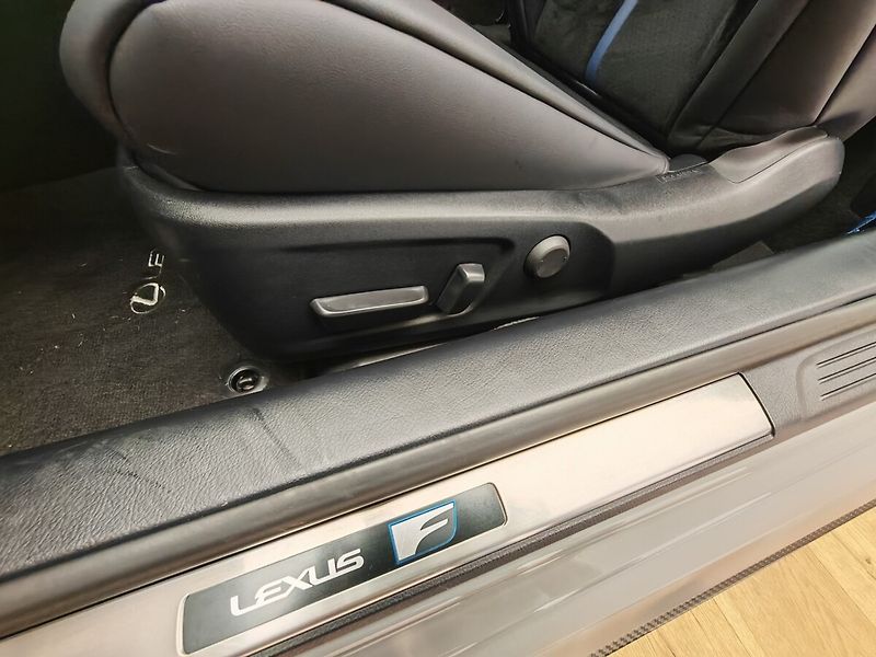 Lexus RC F Ultimate Edition 3/30 V8 5.0l - fotka 30 z 50