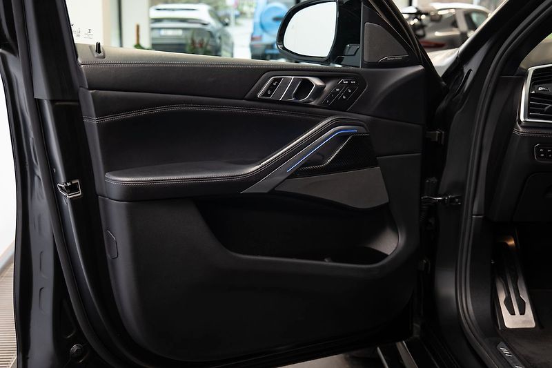 BMW X6 M50i HAXER/HarmanKardon/360 - fotka 5 z 25