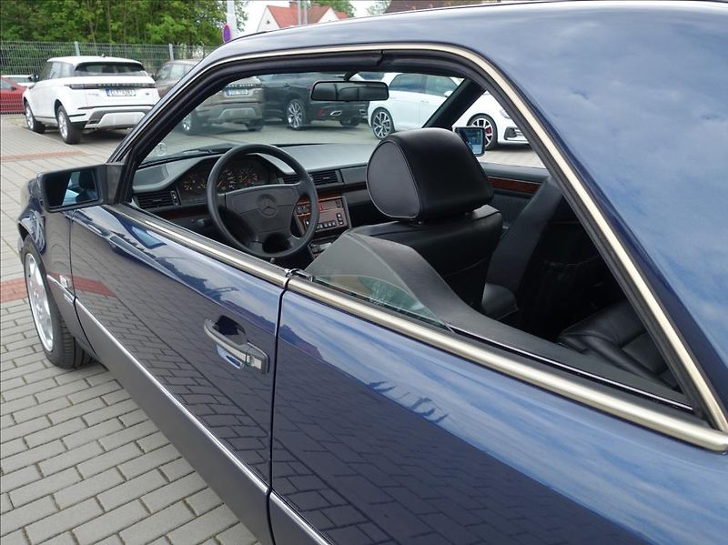Mercedes-Benz 124 2,0 200 Sportline coupé,AC,TOP - fotka 23 z 28
