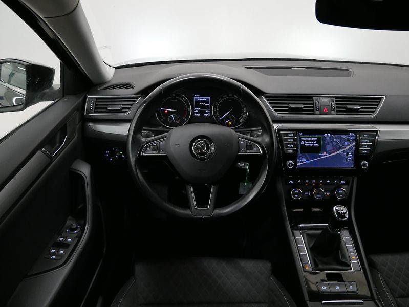 Škoda Superb - fotka 16 z 24
