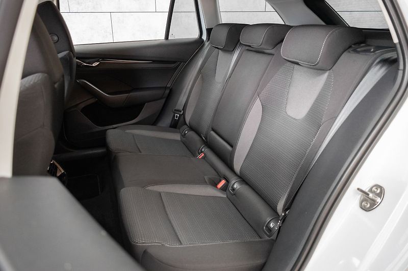 Škoda Octavia 2.0 TDI DSG*ACC*MIRROR-LINK* - fotka 13 z 35