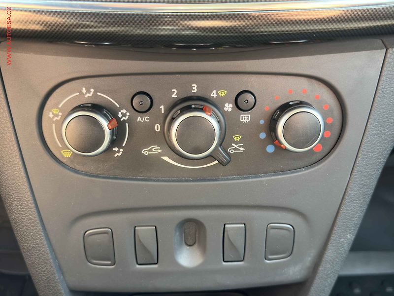 Dacia Logan (2017) 1.2 i, 1.maj,ČR, AC, park - fotka 14 z 15