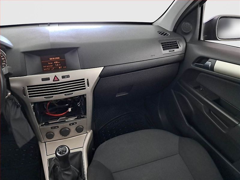 Opel Astra (2008) 1.9 CDTI, rezervace - fotka 8 z 16