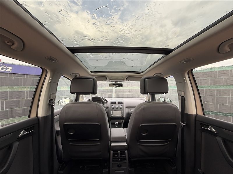 Volkswagen Touran 1.6 TDI Comfortline/Panorama/B - fotka 13 z 20