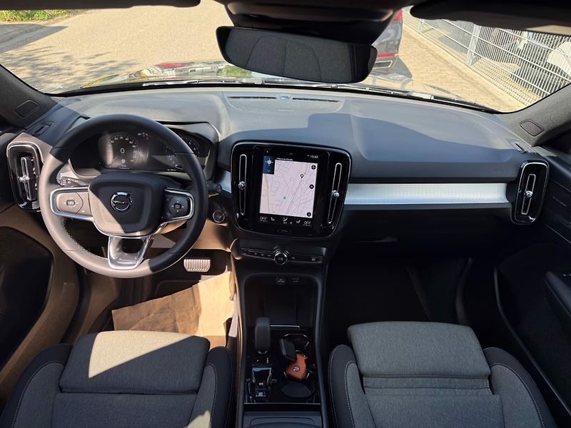 Volvo XC40 T2 Plus Dark H/K LED Kam Paměť - fotka 14 z 25