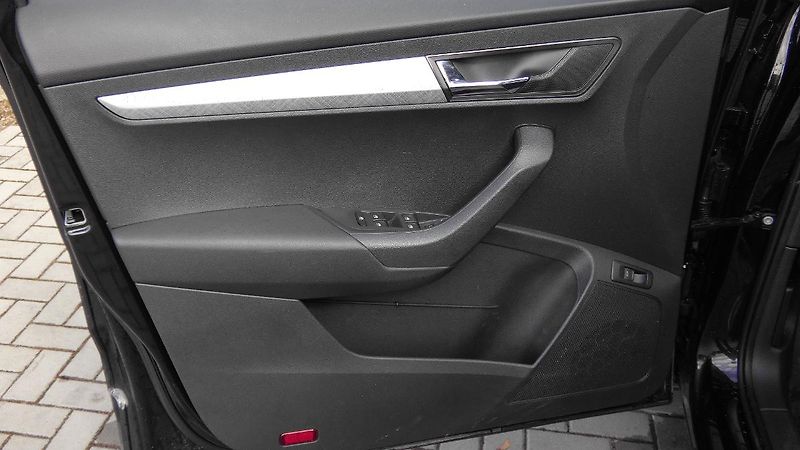 Škoda Karoq 1,5 TSI Ambition DSG - fotka 8 z 24