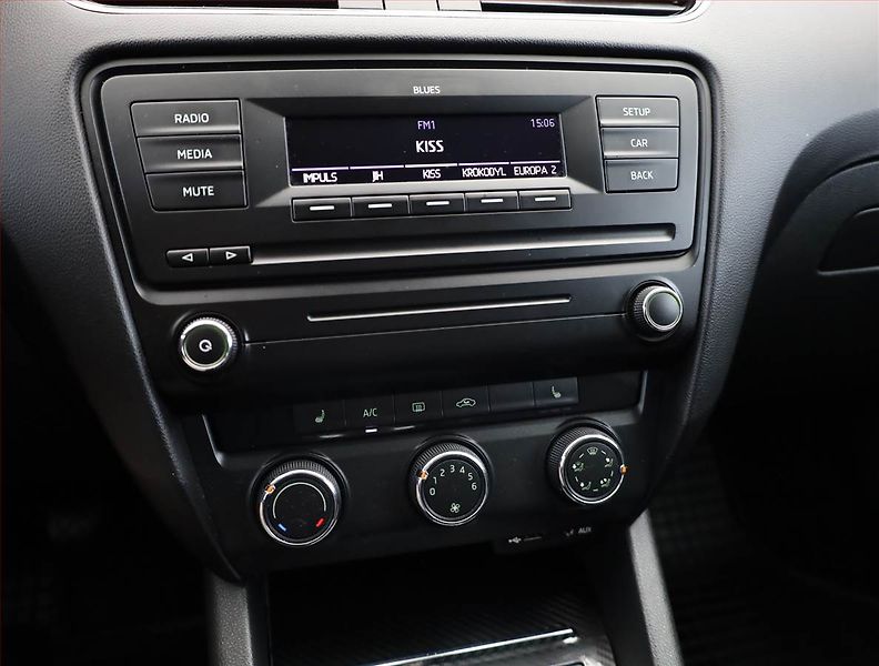 Škoda Octavia (2013) 1.2 TSI, Tempomat - fotka 9 z 13