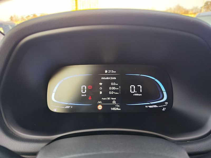 Hyundai i30 1.5i/71kW Comfort 16 - fotka 13 z 29