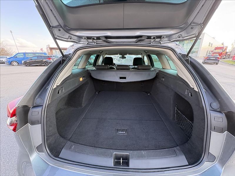 Opel Insignia 1,6 CDTi 100kW,Led,Navi,Kamera - fotka 32 z 39