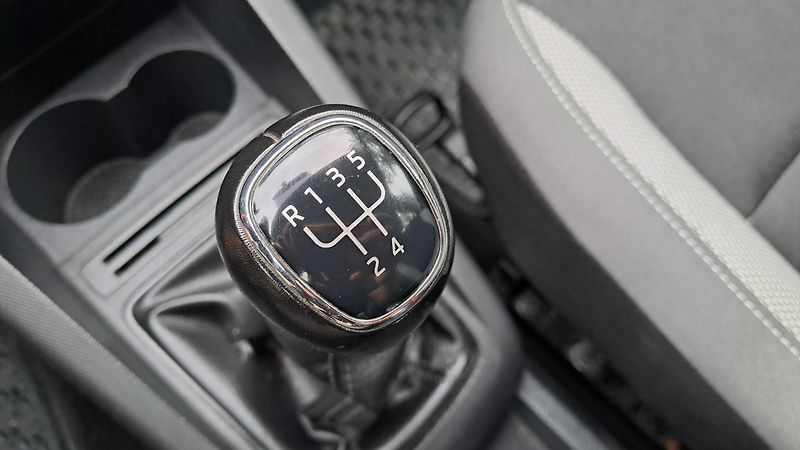 Škoda Fabia 1.0 TSI70 Ambiente+ - fotka 25 z 27