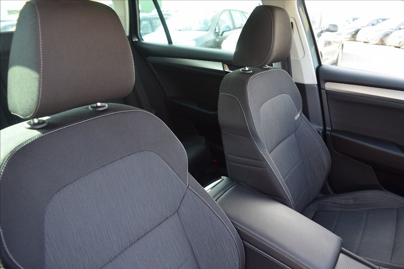Škoda Superb 2,0 TDI 110KW NÍZKÉ KM DSG - fotka 24 z 50