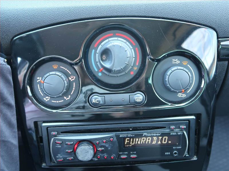 Renault Clio (2011) 1.2 16V , nová STK - fotka 12 z 15