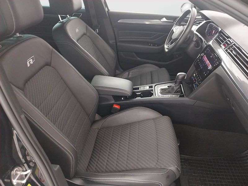 Volkswagen Passat (2022) R-Line 2.0 TDI, Automat, Kůže - fotka 9 z 23