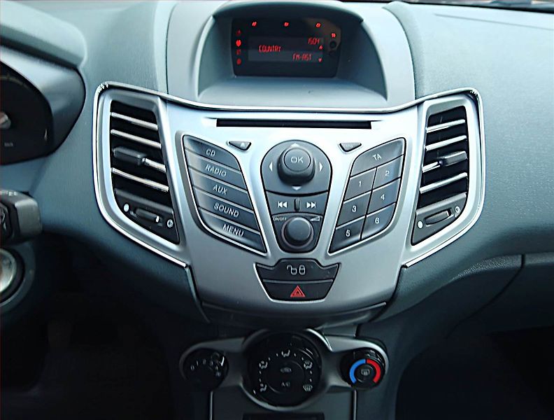 Ford Fiesta (2010) Comfort 1.25, po STK - fotka 12 z 14
