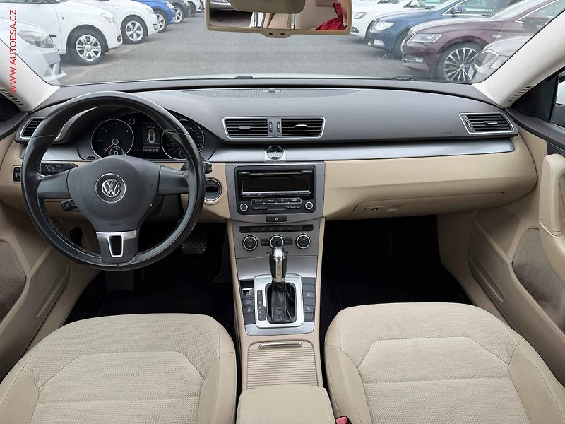 Volkswagen Passat (2012) 2.0TDi, DSG, výhřev sed - fotka 8 z 17