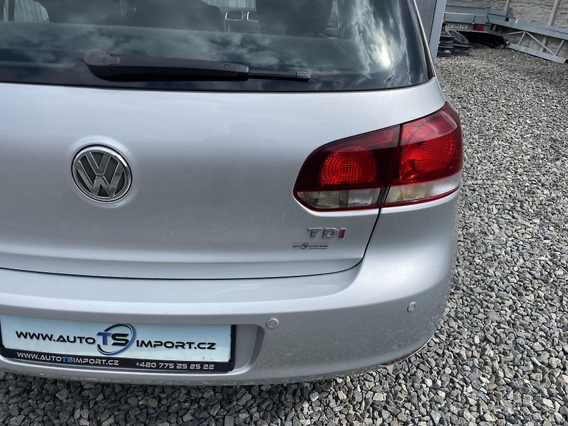 Volkswagen Golf 1.6TDi 105PS  6 HIGHLINE TOP!! - fotka 44 z 176