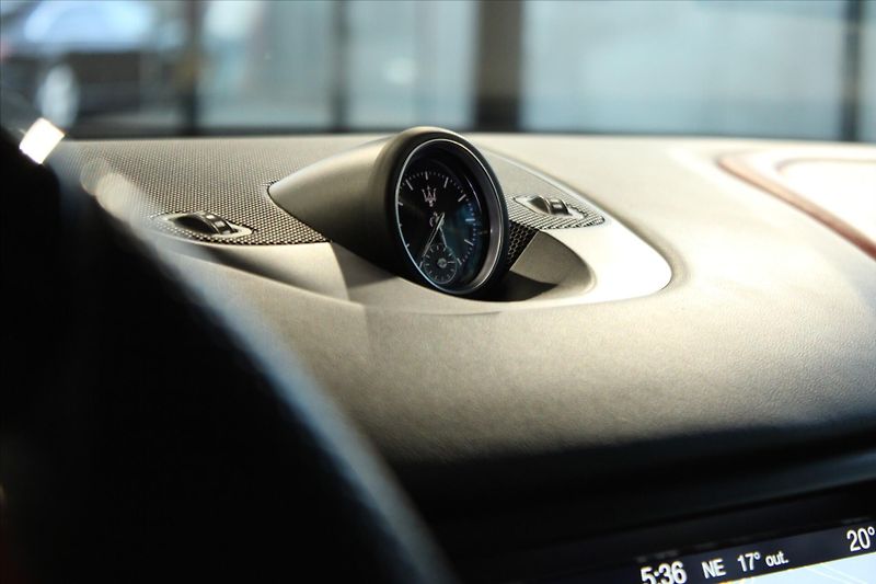 Maserati Levante SQ4 GranLusso ACC/Pano/B&W - fotka 11 z 37