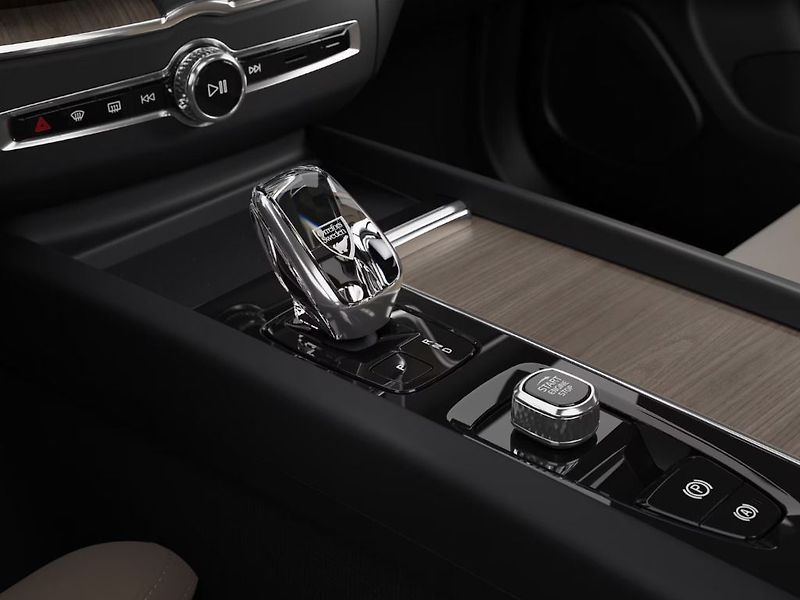 Volvo XC60 PLUS BRIGHT T8 RECHARGE AWD 33 - fotka 12 z 13