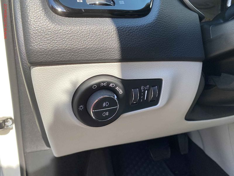 Jeep Compass (2018) 2.0MJT 4x4, ČR, Limited, AT - fotka 15 z 20