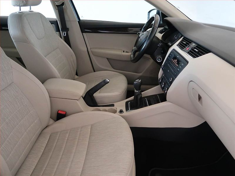 Škoda Octavia (2013) Elegance 1.6 TDI, Tempomat - fotka 9 z 17