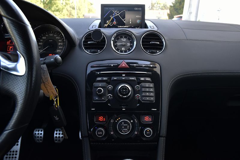 Peugeot RCZ 1.6 T GT-LINE RED CARBON, NAVI - fotka 18 z 47