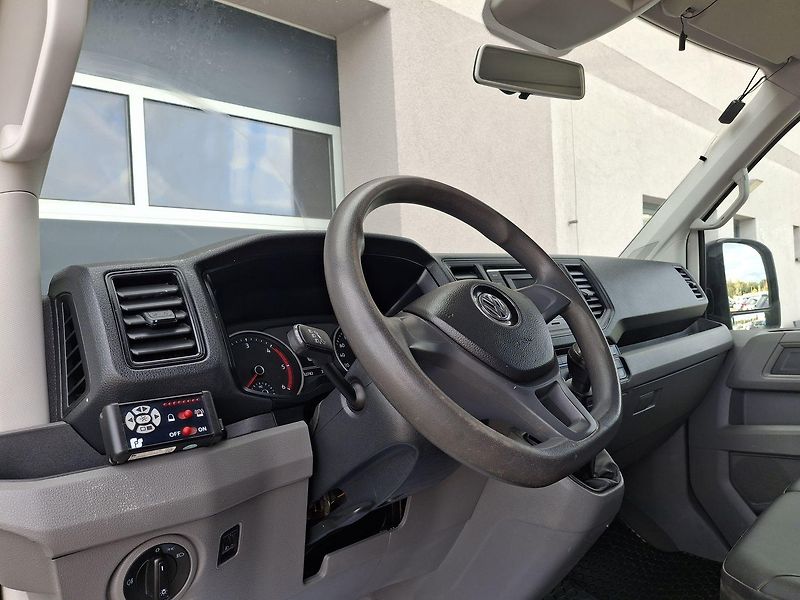 Volkswagen Crafter (2019) 2.0 TDI, 7 míst, ZÁRUKA - fotka 15 z 29