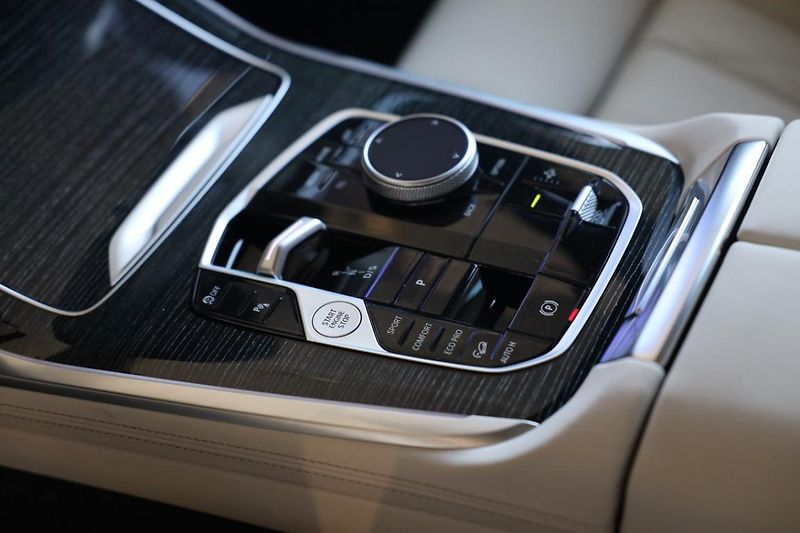 BMW X7 xDrive40d - fotka 14 z 21