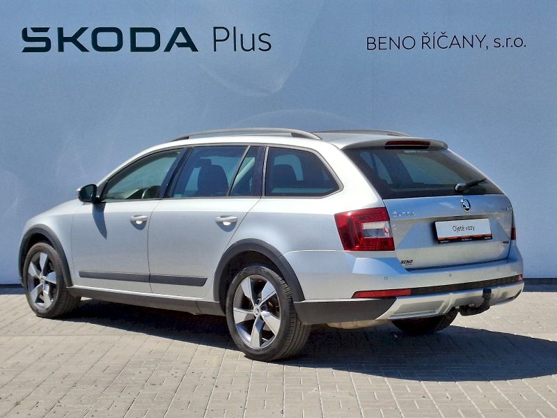 Škoda Octavia (2015) Combi Scout 4x4 2,0TDi 110kW - fotka 10 z 31