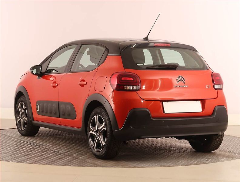 Citroën C3 (2017) Feel 1.2 PureTech, Tempomat - fotka 4 z 19